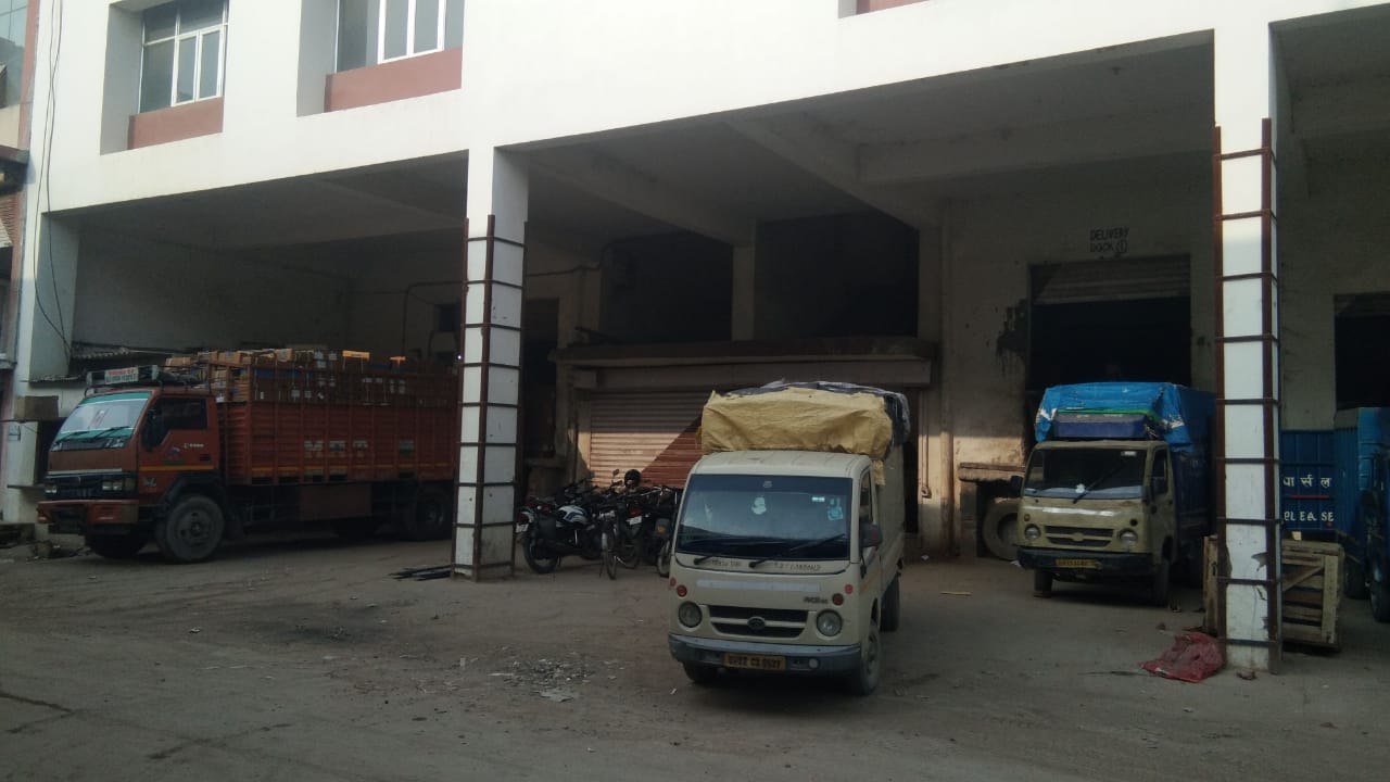 Lucknow Uttar Pradesh — photograph 3 of 4